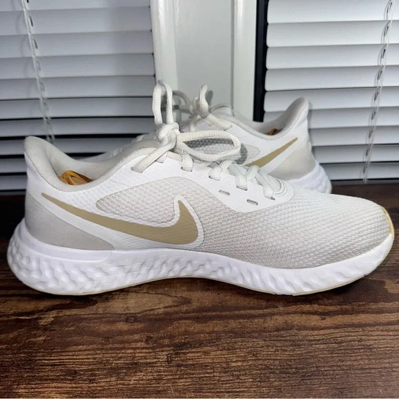 Nike Revolution 5 White Gold Women’s Running Sneaker Shoes Size 9.5 BQ3207-108 - Picture 3 of 9